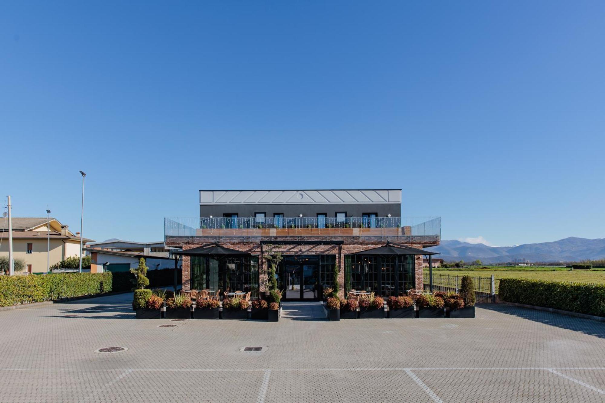 Ophelia Hotel Cazzago San Martino Exterior photo